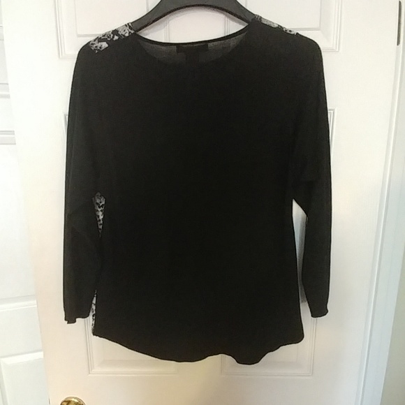 Blouse with Hi-Low Hem - Picture 2 of 4